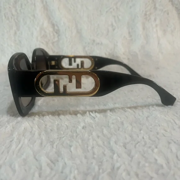 FENDI O'LOCK 40048 Tortoise Oversized Fashion FF Lock Logo Sunglasses FE40048U - Picture 5 of 7